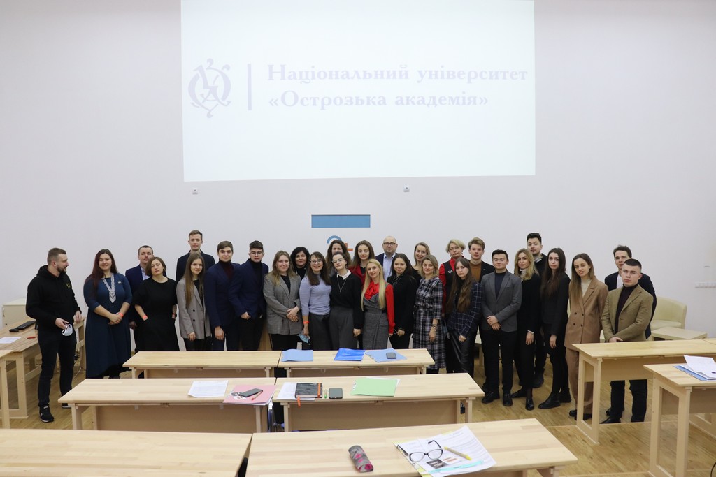 Зустріч  викладачів та студентів освітніх програм «Суспільні комунікації», «Регіональні студії» та «Міжнародне право» з п. Дмитром Дубовим, доктором політичних наук, старшим науковим співробітником, завідувачем відділу інформаційної безпеки та кібербезпеки центру безпекових досліджень НІСД  