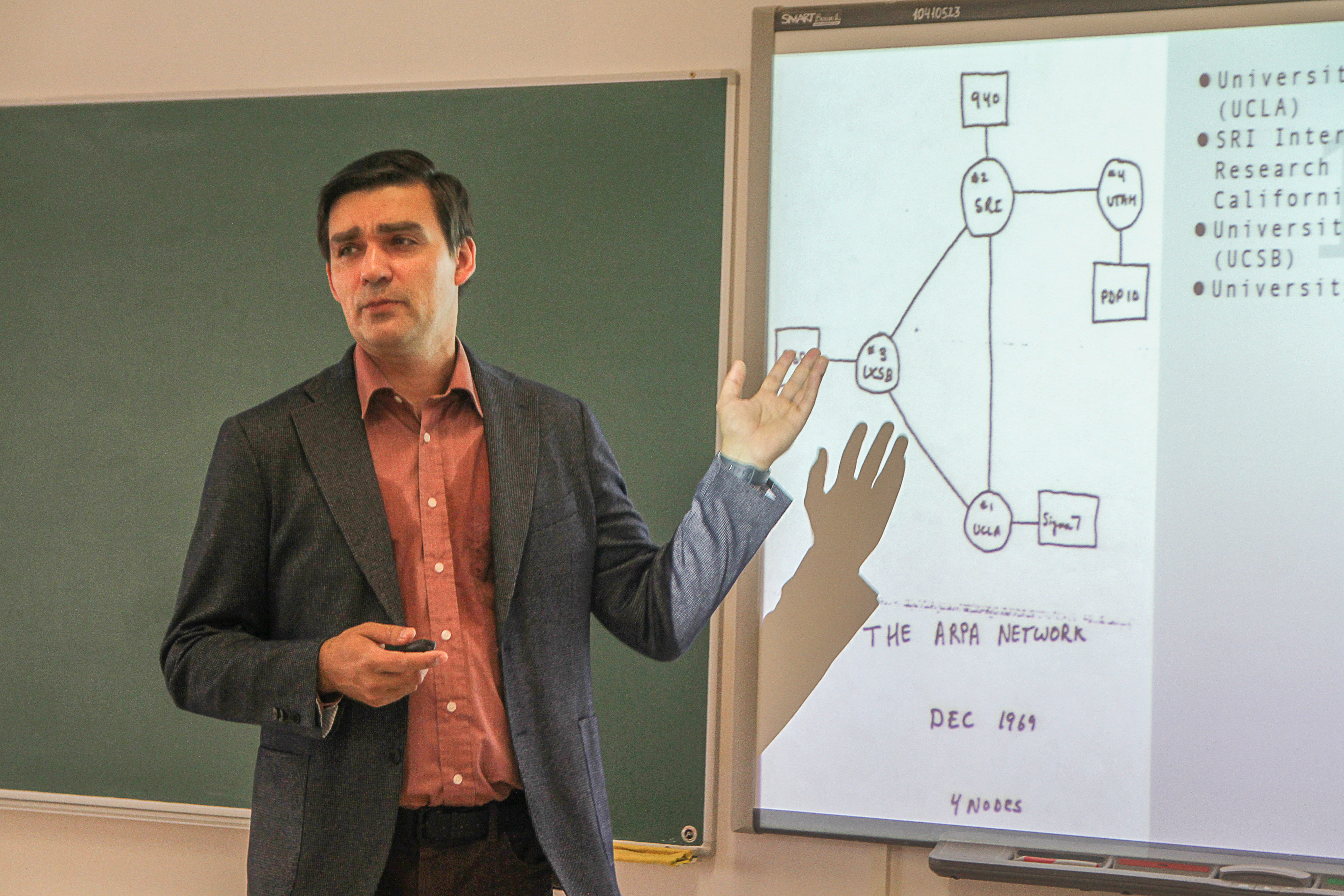 «Зустріч з юристом, медіа-експертом Ігорем РОЗКЛАДАЄМ на тему «Свобода слова та модерація контенту в цифрову епоху»