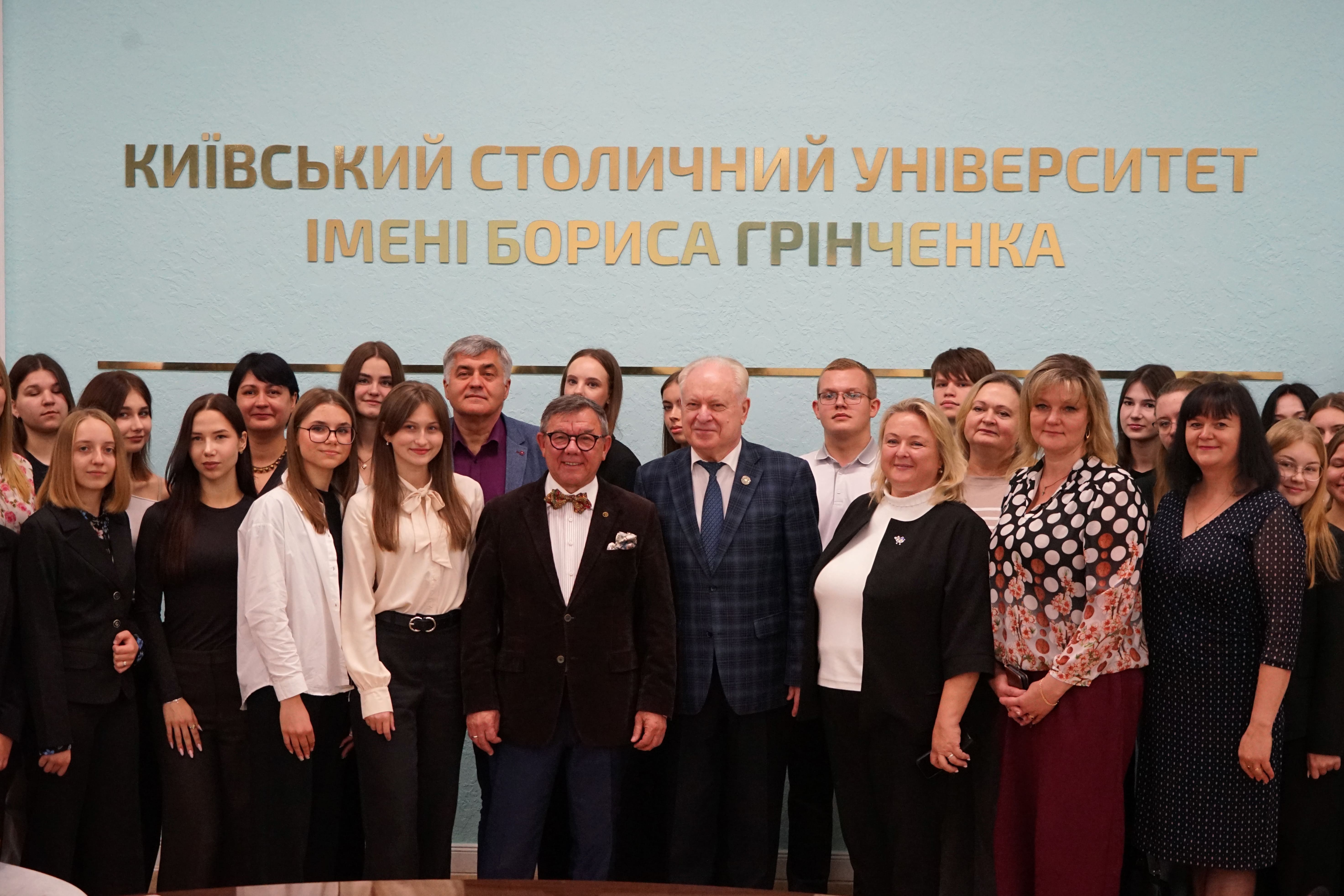 Урочисте підписання угоди про співпрацю між Університетом та Державним підприємством «Генеральна дирекція з обслуговування іноземних представництв» Урочисте підписання угоди про співпрацю між Університетом та Державним підприємством «Генеральна дирекція з обслуговування іноземних представництв»