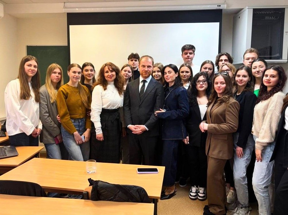 Україна на шляху до Європи: права людини, міжнародна безпека та євроатлантичний курс