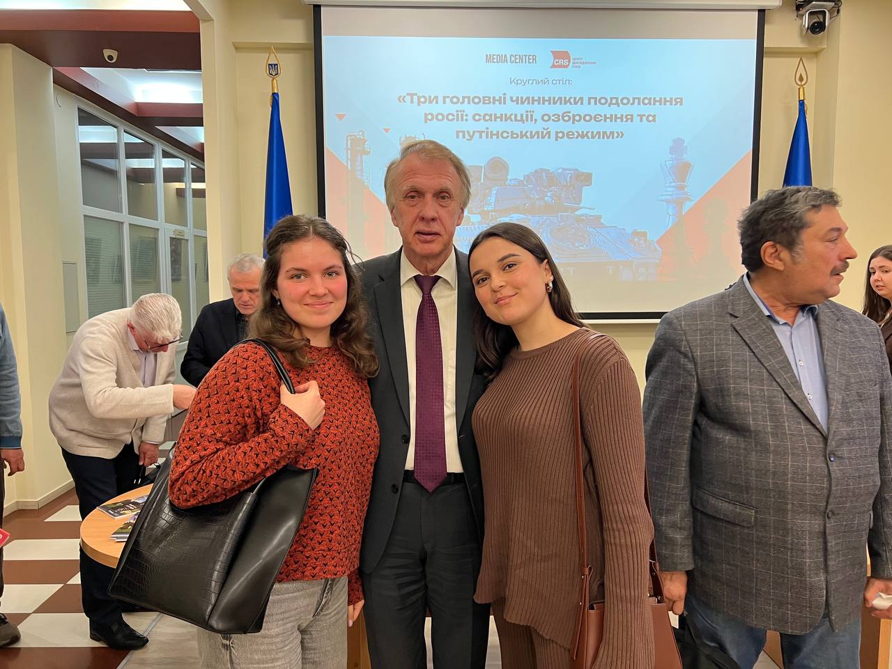 Здобувачі освітньо-професійної програми «Суспільні комунікації» спеціальності С3 «Міжнародні відносини» у рамках проходження виробничої практики (консульська робота) здобувають новий досвід!