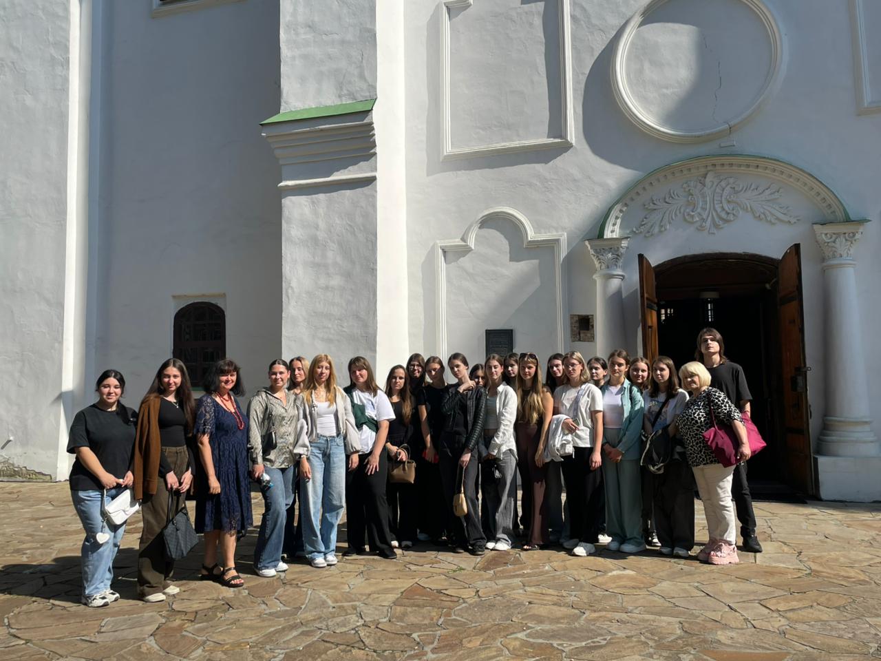 «Майбутні дипломати вивчають визначні пам’ятки, історії, архітектури: Музей «Кирилівська церква»