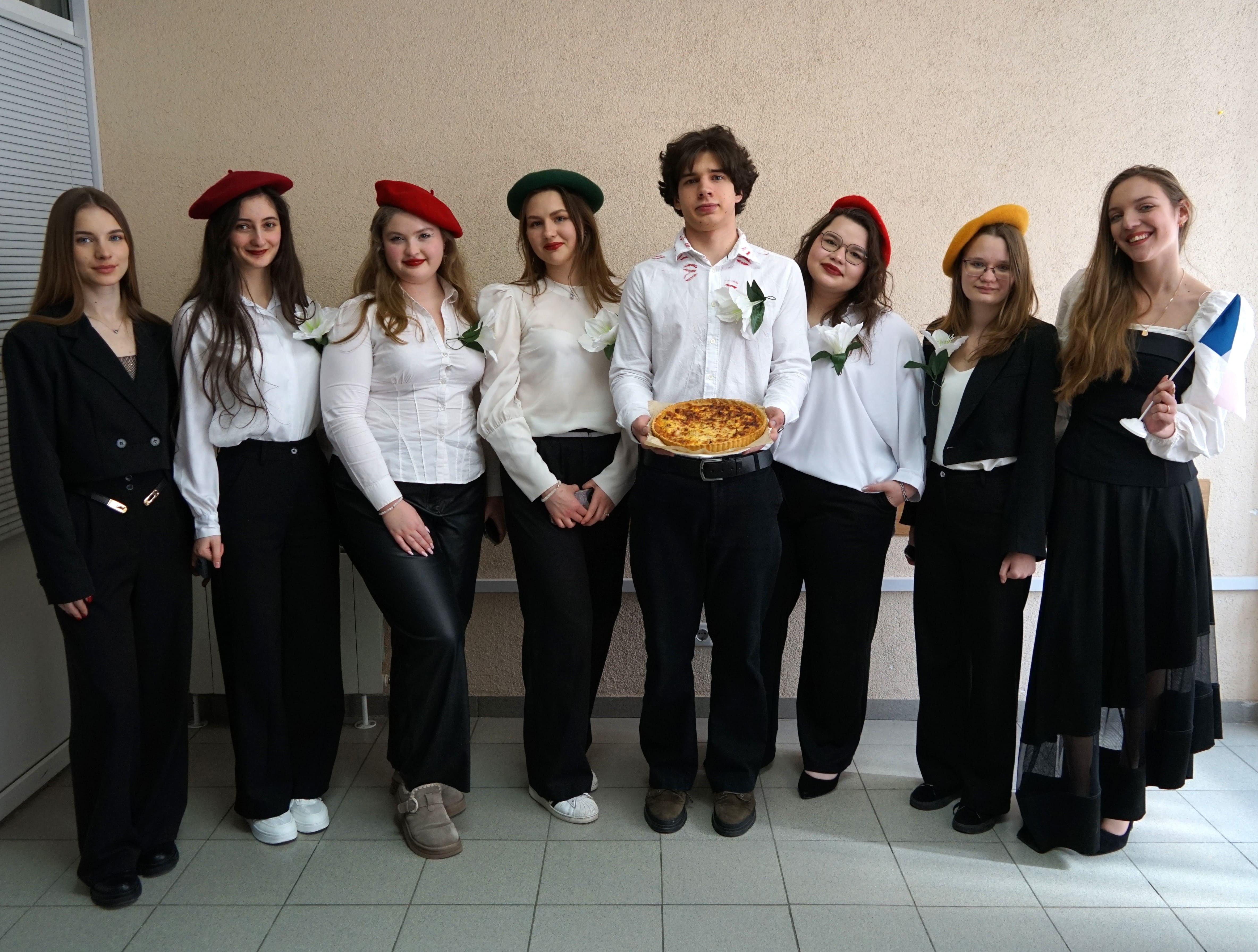 Студенти-міжнародники презентували Францію на Фестивалі-конкурсі «Калейдоскоп культур»