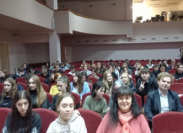 Студенти спеціальності “Міжнародні відносини, суспільні комунікації та регіональні студії” разом з куратором групи СКб-1-22.4Од доцентом кафедри міжнародних відносин, к.і.н. Г. Мельник відвідали відкриття нового сезону театру «Борисфен» height= Студенти спеціальності “Міжнародні відносини, суспільні комунікації та регіональні студії” разом з куратором групи СКб-1-22.4Од доцентом кафедри міжнародних відносин, к.і.н. Г. Мельник відвідали відкриття нового сезону театру «Борисфен»