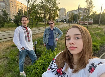 Бомбардування, важкі кровопролитні бої, голод, тяжкі поранення, оточення... ” width=