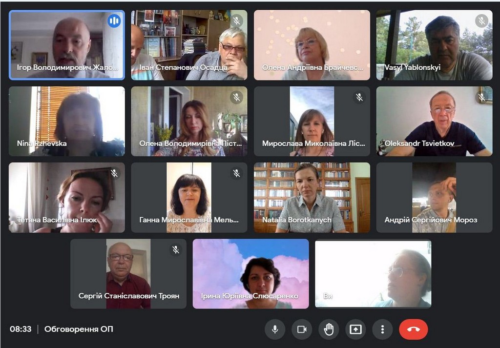 Громадське обговорення освітніх програм «Суспільні комунікації» та
«Регіональні студії» з колегами з Чернівецького національного
університету імені Юрія Федьковича та Національного авіаційного
університету.