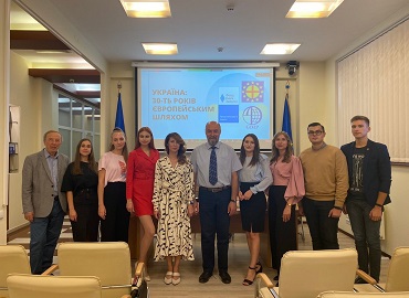 Студентки магістерських освітніх програм «Суспільні комунікації» та «Регіональні студії» взяли участь у ІІІ Панєвропейській конференції в Україні «Україна: 30-років європейським шляхом». Студентки магістерських освітніх програм «Суспільні комунікації» та «Регіональні студії» взяли участь у ІІІ Панєвропейській конференції в Україні «Україна: 30-років європейським шляхом».